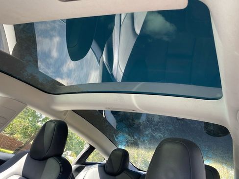 Used 2019 Tesla Model 3 Performance image 17