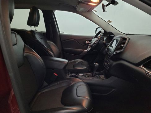 Used 2019 Jeep Cherokee Latitude Plus w/ Cold Weather Group FWD image 21