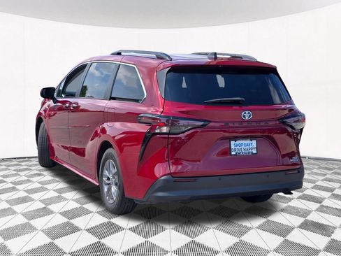 Used 2023 Toyota Sienna XLE FWD image 27