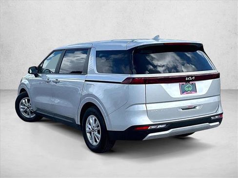 Used 2023 Kia Carnival LX FWD image 13