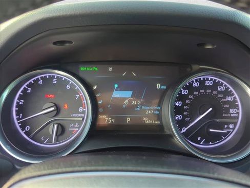 Used 2018 Toyota Camry XLE FWD image 16