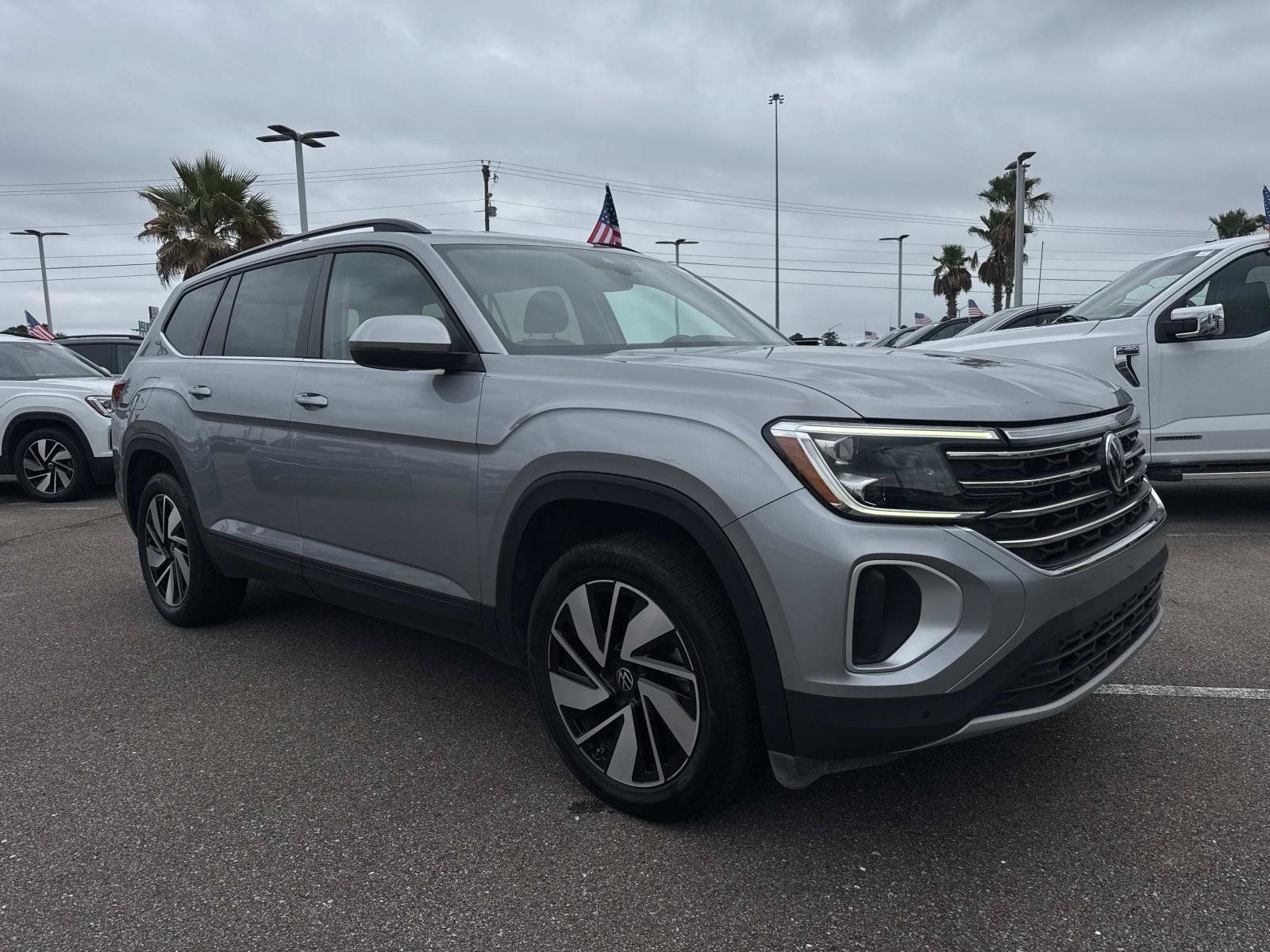 Used 2024 Volkswagen Atlas SE FWD image 3
