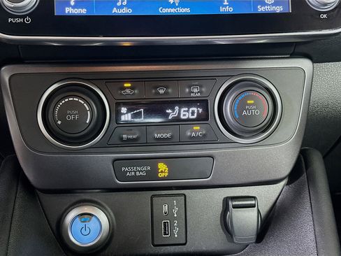 Used 2025 Nissan Leaf S image 23