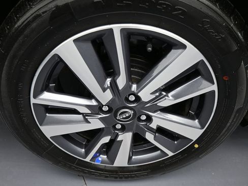 Used 2023 Nissan Versa SV image 38