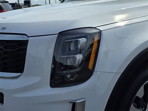 Used 2022 Kia Telluride EX w/ EX Premium Package image 18