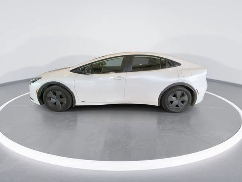 Used 2023 Toyota Prius LE AWD/4WD image 5