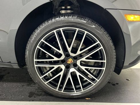 Certified 2026 Porsche Macan AWD/4WD image 8