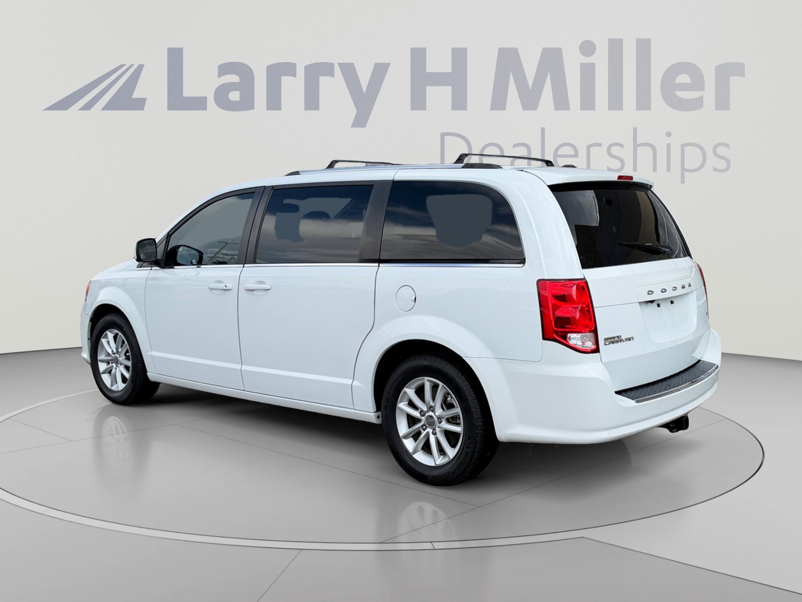 Used 2019 Dodge Grand Caravan SXT w/ Driver Convenience Group FWD image 3