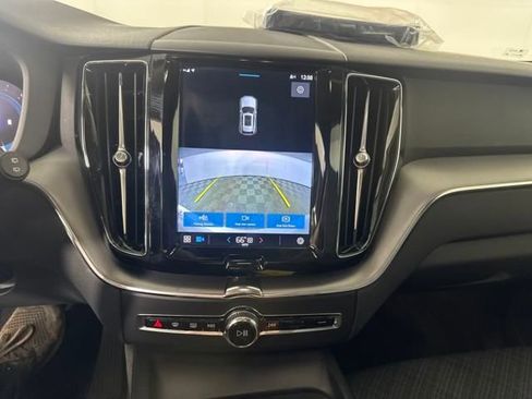 Used 2022 Volvo XC60 B5 Momentum image 21
