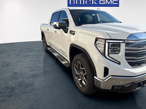 New 2026 GMC Sierra 1500 SLT image 3