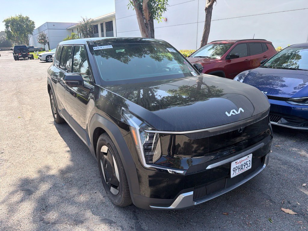 Used 2024 Kia EV9 Light Long Range RWD image 3