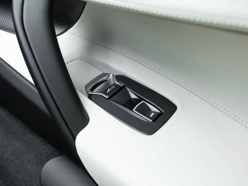 Used 2026 McLaren 750S Spider RWD image 35