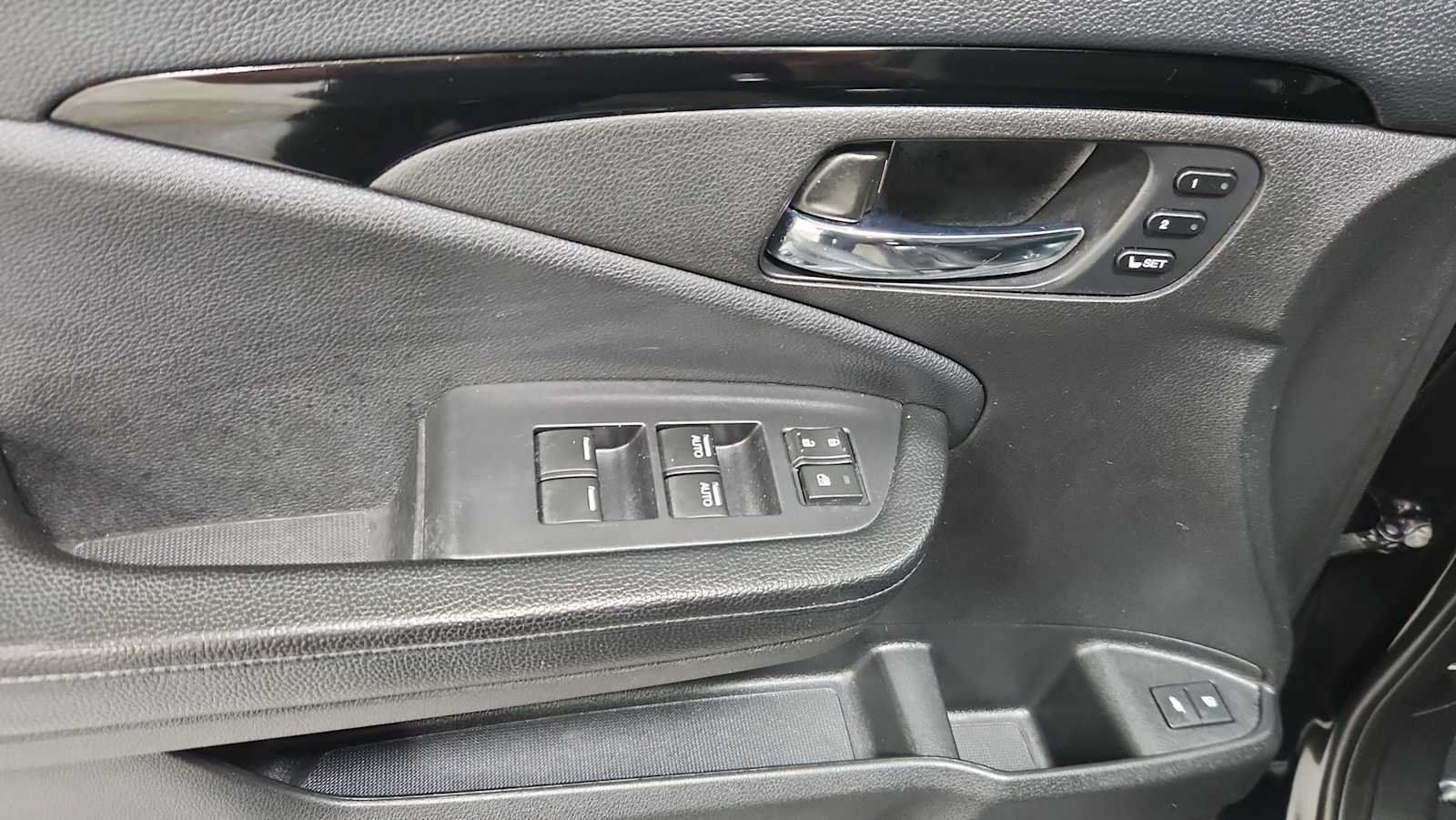 Used 2018 Honda Pilot Touring image 15