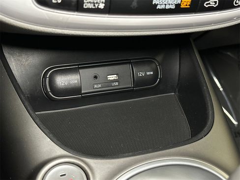 Used 2018 Kia Soul EV + w/ Sun & Fun Package image 29