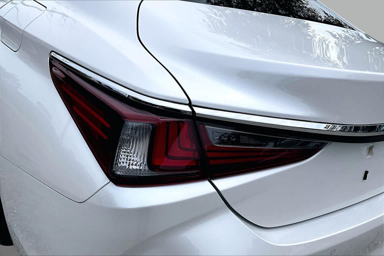 Used 2025 Lexus ES 350 w/ Premium Package FWD image 29