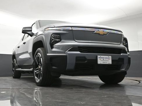 Used 2026 Chevrolet Silverado EV LT AWD/4WD image 29