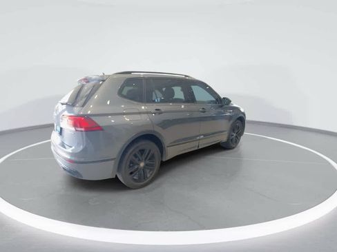 Used 2022 Volkswagen Tiguan SE R-Line AWD/4WD image 8