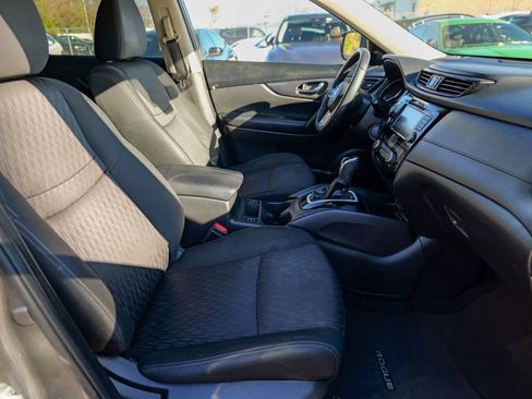 Used 2020 Nissan Rogue SV image 33