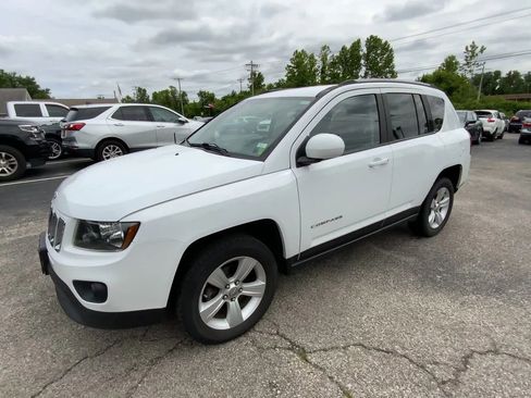 Used 2017 Jeep Compass Latitude AWD/4WD image 4