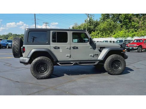 Used 2018 Jeep Wrangler Unlimited Sport AWD/4WD image 3