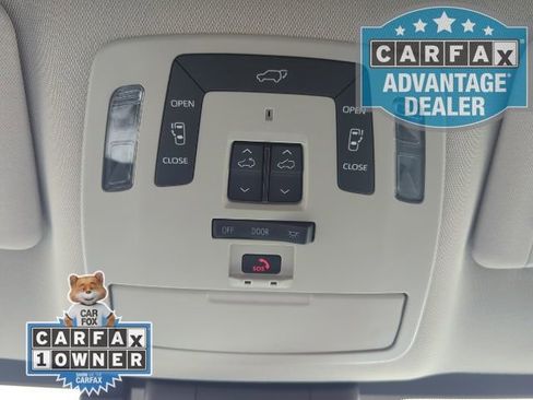 Used 2024 Toyota Sienna Limited image 12
