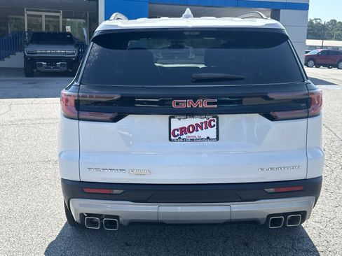 Used 2026 GMC Acadia Elevation w/ Elevation Premium Package FWD image 4