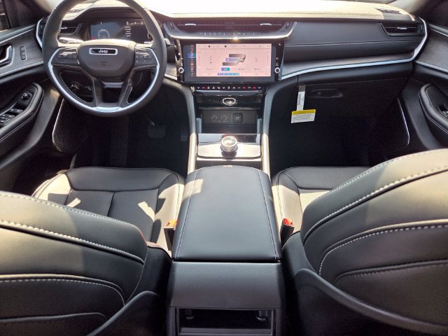New 2026 Jeep Grand Cherokee Limited w/ Luxury Tech Group II RWD image 13