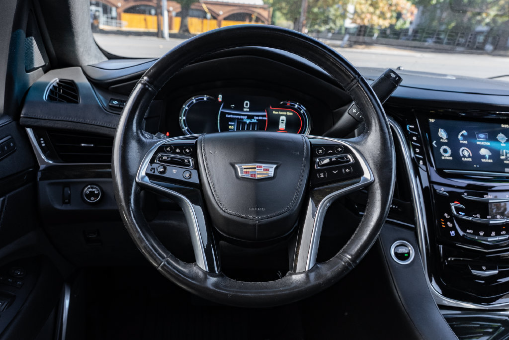 Used 2018 Cadillac Escalade Platinum AWD/4WD image 13