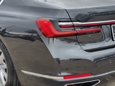 Used 2020 BMW 740i w/ Premium Package image 5
