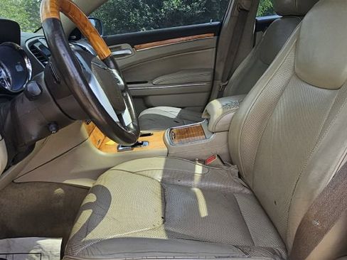 Used 2014 Chrysler 300 C RWD image 7