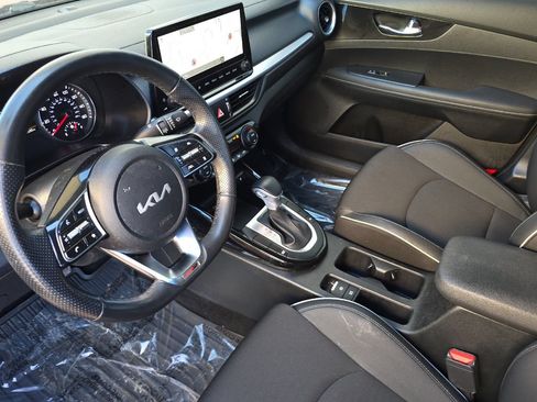 Used 2022 Kia Forte GT-Line w/ GT-Line Premium Package FWD image 7