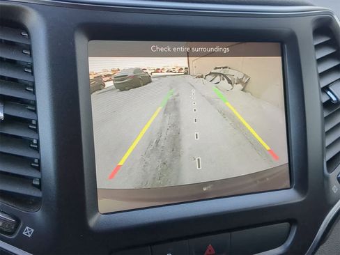 Used 2020 Jeep Cherokee Trailhawk w/ Comfort/Convenience Group image 35