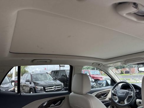 Used 2022 GMC Terrain Denali w/ Denali Premium Package AWD/4WD image 12