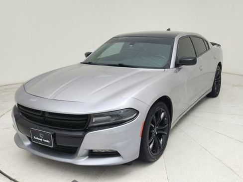 Used 2017 Dodge Charger SXT w/ Plus Group RWD image 1