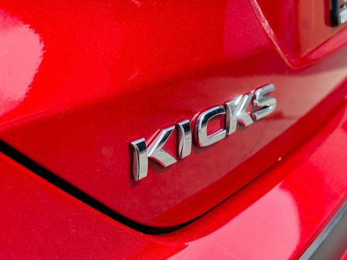 Used 2023 Nissan Kicks SR w/ SR Premium Package FWD image 11