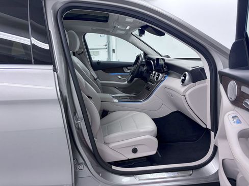Used 2021 Mercedes-Benz GLC 300 4MATIC image 15