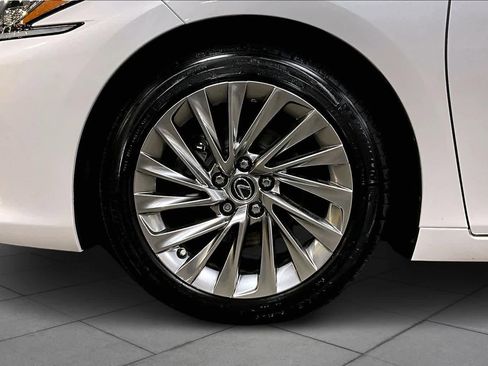 Used 2022 Lexus ES 300h w/ Accessory Package 2 image 10