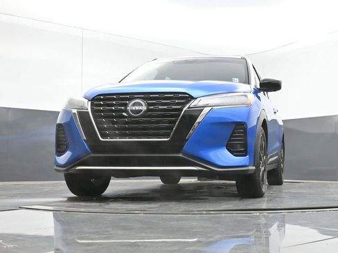 Used 2023 Nissan Kicks SR image 40