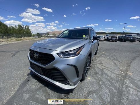 Used 2022 Toyota Highlander XSE AWD/4WD image 1