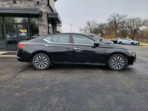 Used 2024 Nissan Altima 2.5 SV image 8