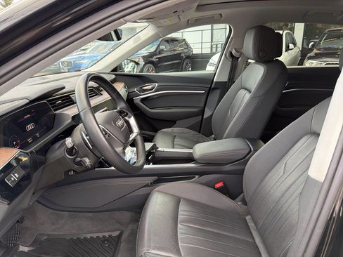 Used 2019 Audi e-tron Premium Plus image 36