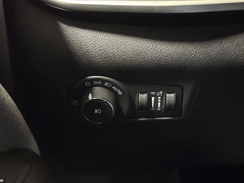 Used 2023 Jeep Compass Latitude AWD/4WD image 18