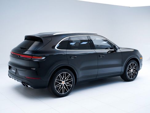 Certified 2026 Porsche Cayenne AWD/4WD image 9