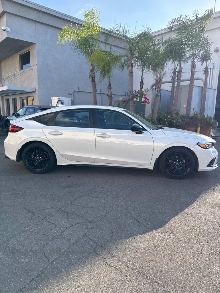 Used 2023 Honda Civic Sport image 9