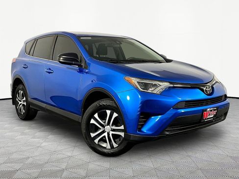 Used 2018 Toyota RAV4 LE w/ All Weather Liner Package FWD image 3