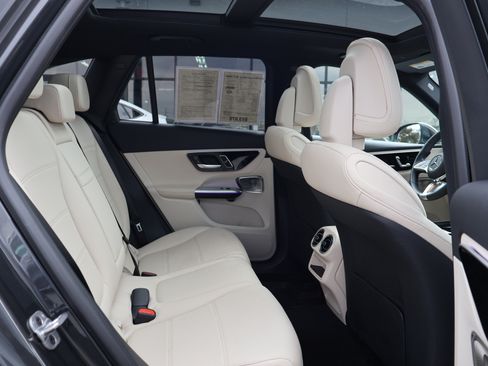 Used 2026 Mercedes-Benz GLC 300 image 26