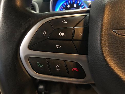 Used 2017 Chrysler 300 Limited image 10