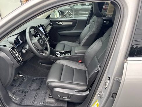 Certified 2025 Volvo XC40 B5 Plus AWD/4WD image 20