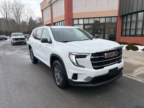 Used 2025 GMC Acadia Elevation image 9