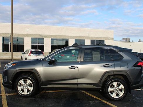 Used 2020 Toyota RAV4 XLE w/ Convenience Package image 7